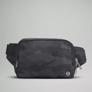Lululemon Everywhere Belt Bag Large 2L in Heritage 365 Camo Deep Coal Multi